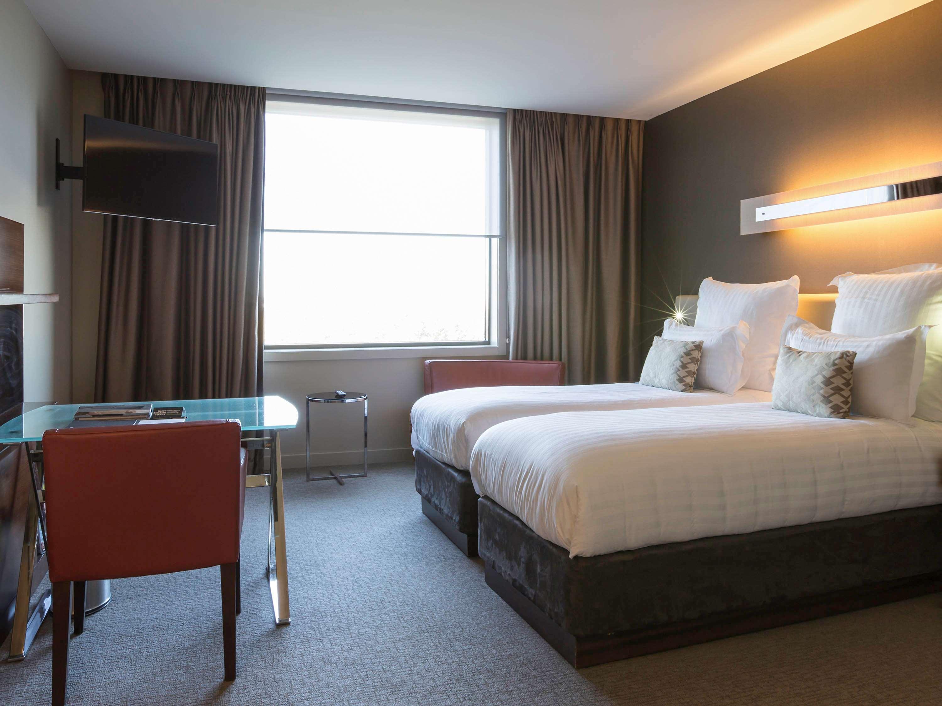 Pullman Sydney Olympic Park Hotel Buitenkant foto A room at the hotel