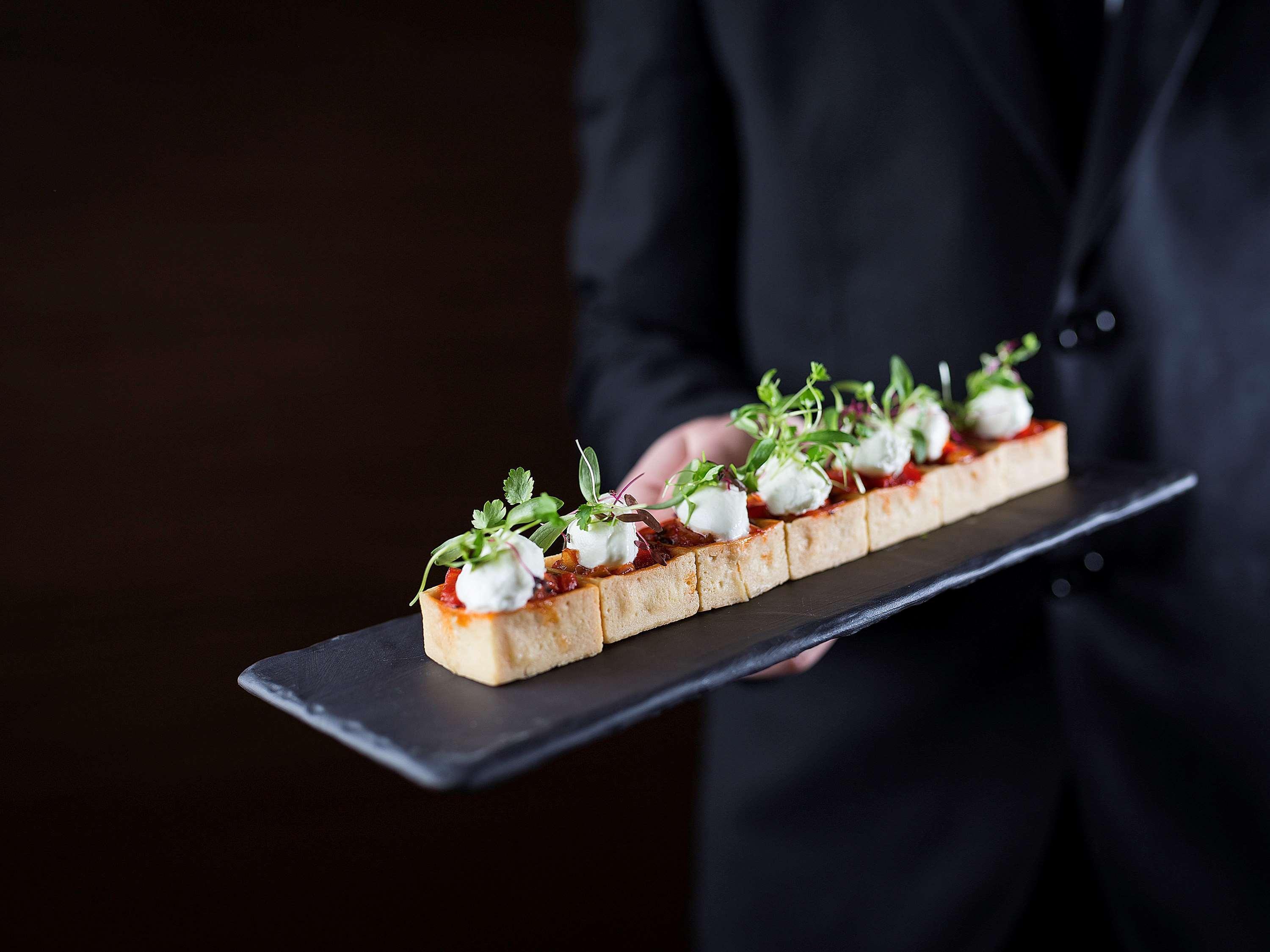 Pullman Sydney Olympic Park Hotel Buitenkant foto A server holding a plate of finger food