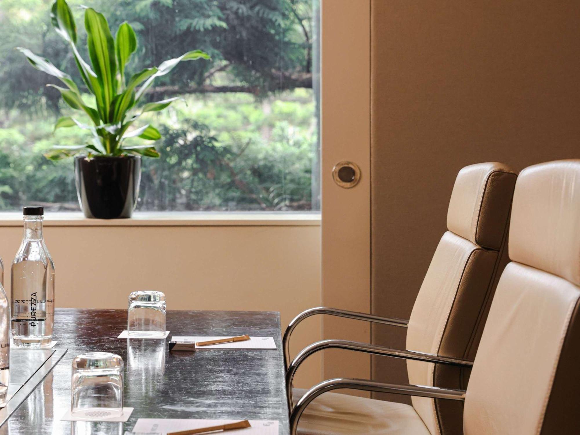 Pullman Sydney Olympic Park Hotel Buitenkant foto Meeting room at the hotel