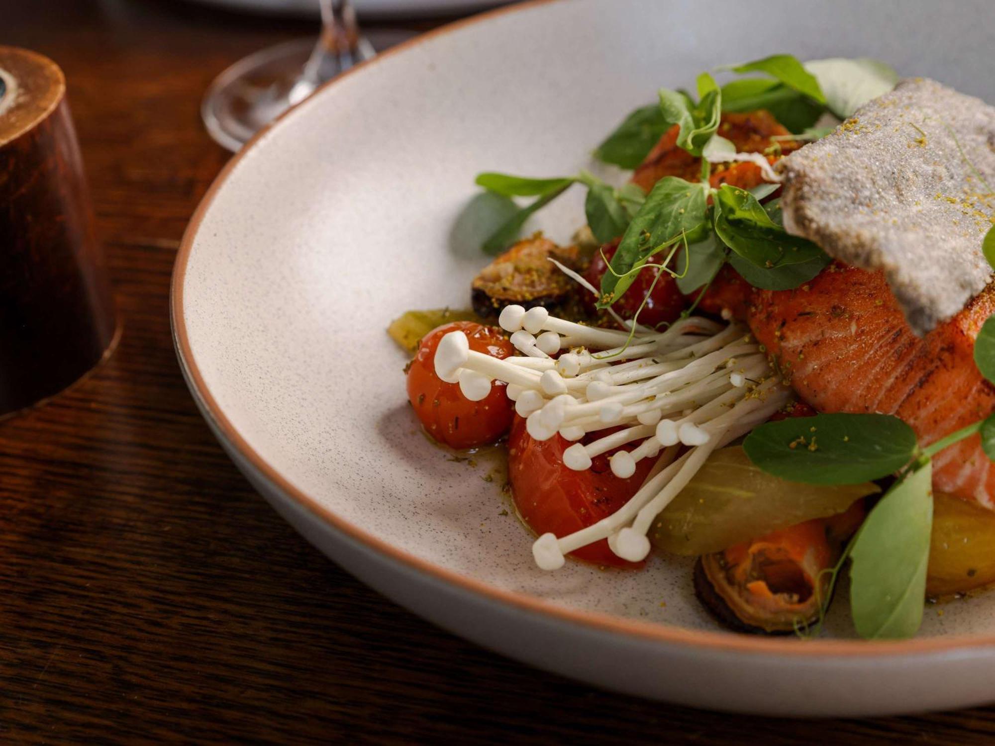 Pullman Sydney Olympic Park Hotel Buitenkant foto A salad with golden needle mushroom