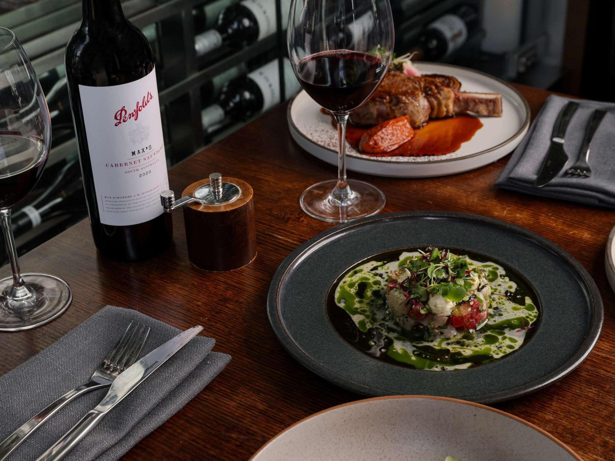 Pullman Sydney Olympic Park Hotel Buitenkant foto A bottle of Penfolds Shiraz
