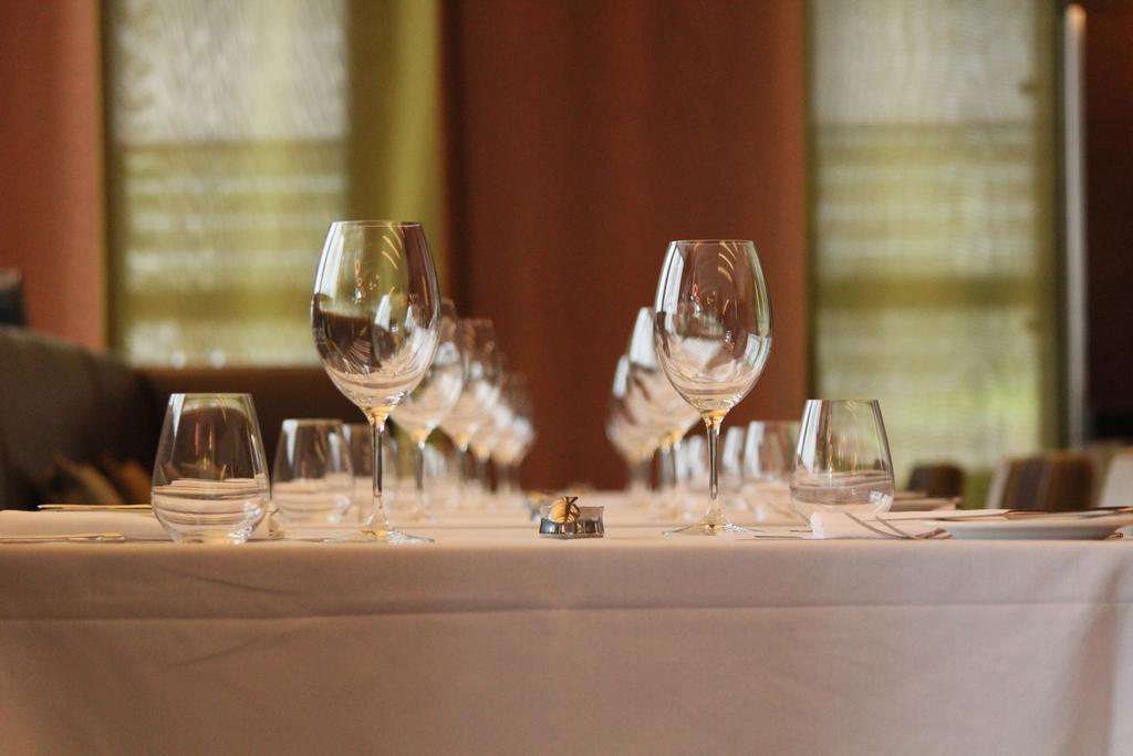 Pullman Sydney Olympic Park Hotel Buitenkant foto Wine glasses