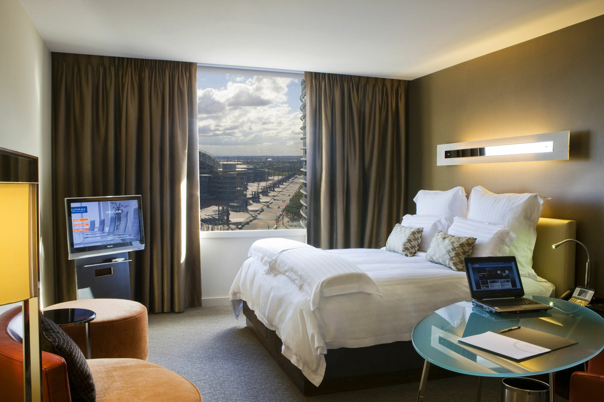 Pullman Sydney Olympic Park Hotel Kamer foto A room at the hotel
