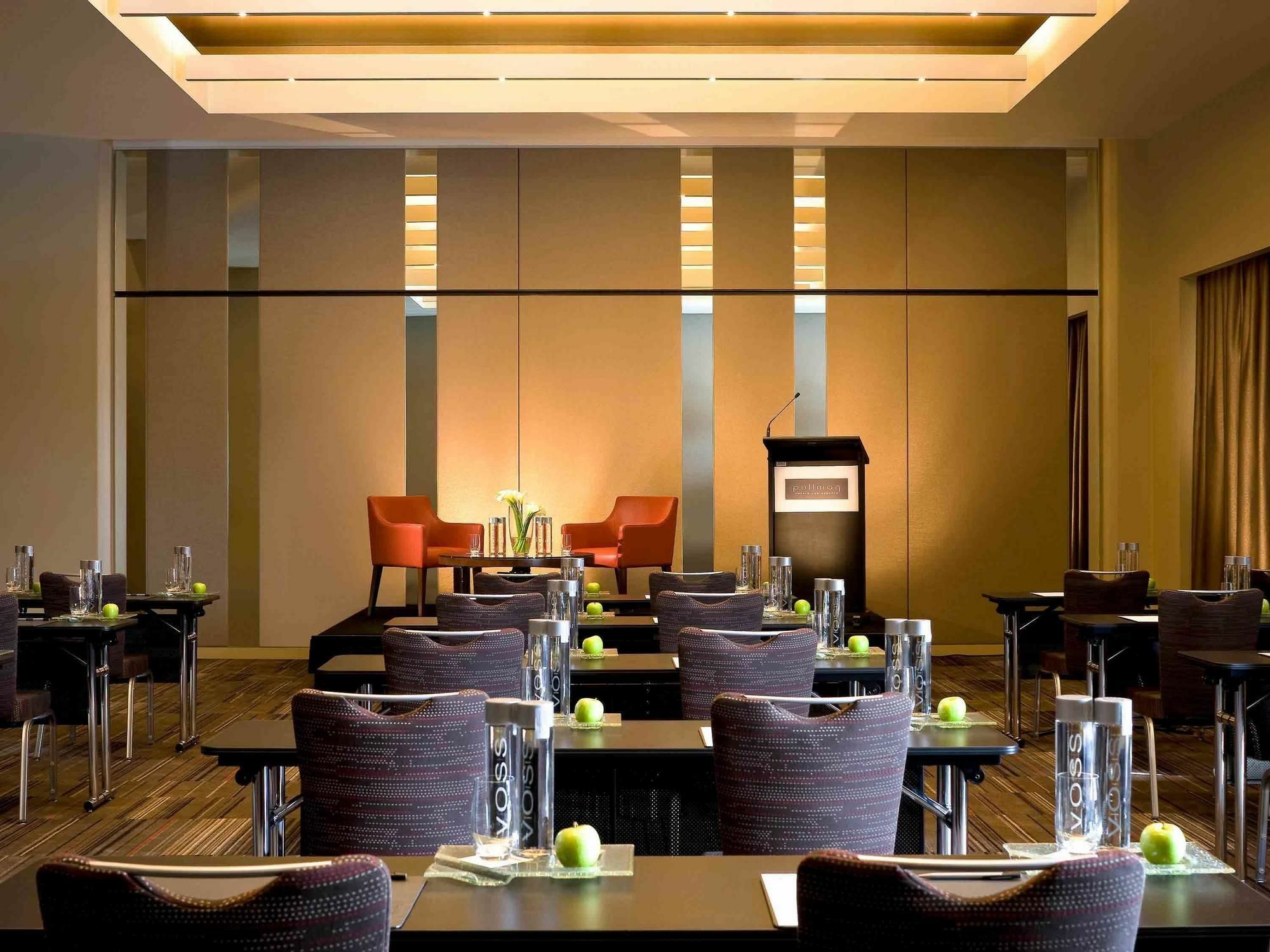 Pullman Sydney Olympic Park Hotel Buitenkant foto Meeting room at the Park Hyatt Hyderabad